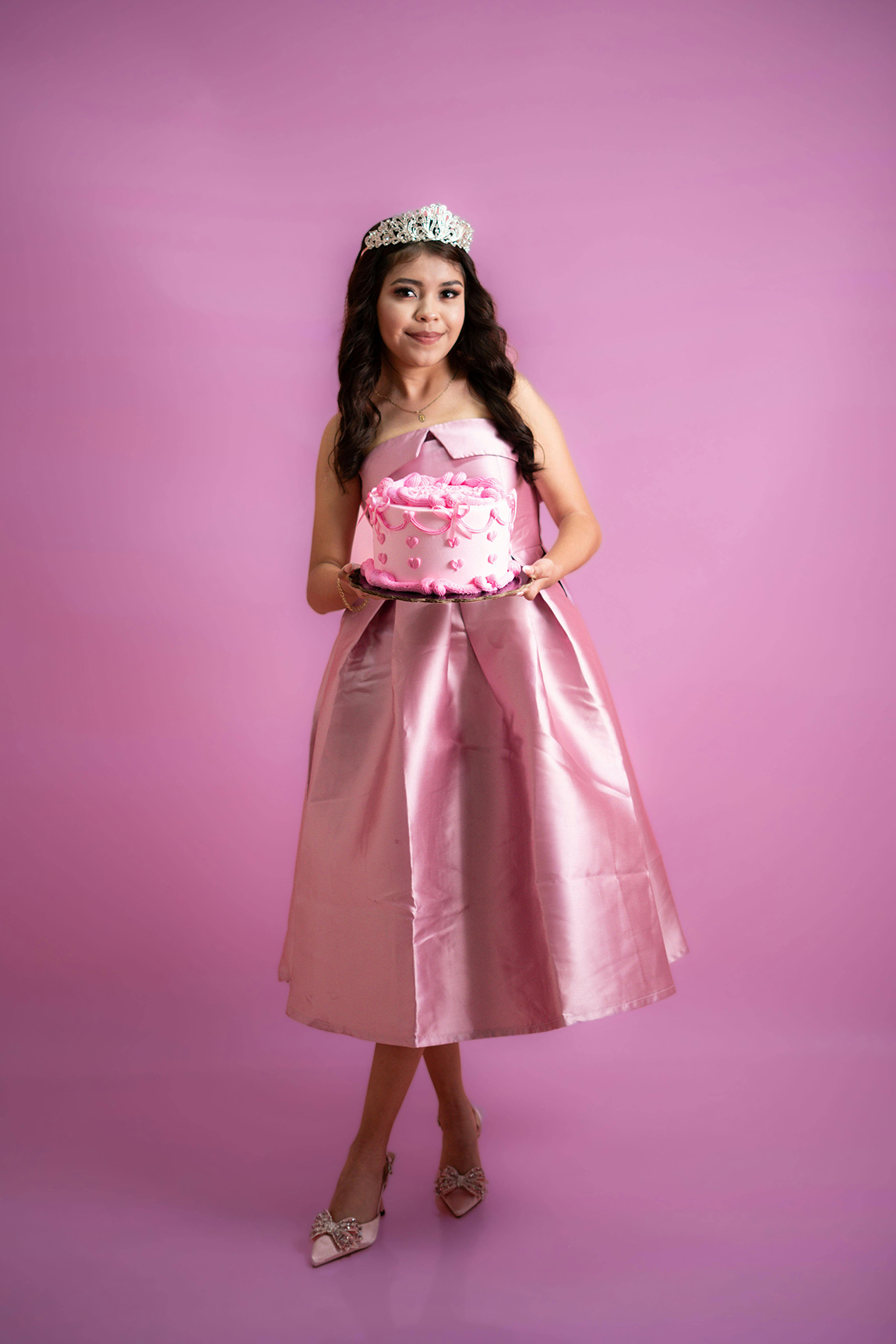 Foto de cliente Carla R. con su torta de 15 años